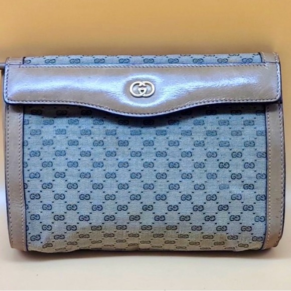Authentic Gucci Wrislet - Picture 1 of 4